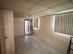 10910 SW 40th St, Miami FL 33165