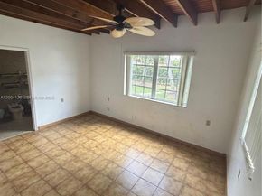 10910 SW 40th St, Miami FL 33165