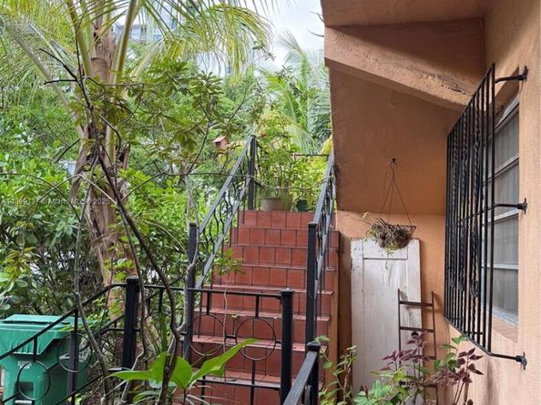 901 SW 19th Ave, Miami FL 33135