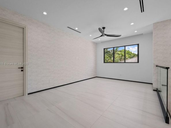618 NE 17th Way, Fort Lauderdale FL 33304