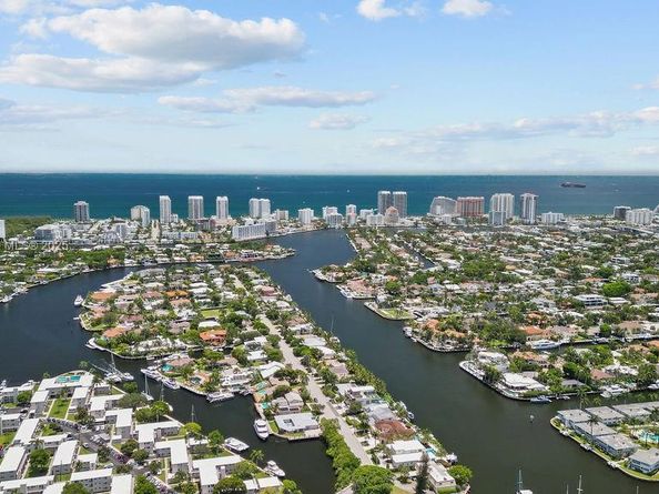 618 NE 17th Way, Fort Lauderdale FL 33304