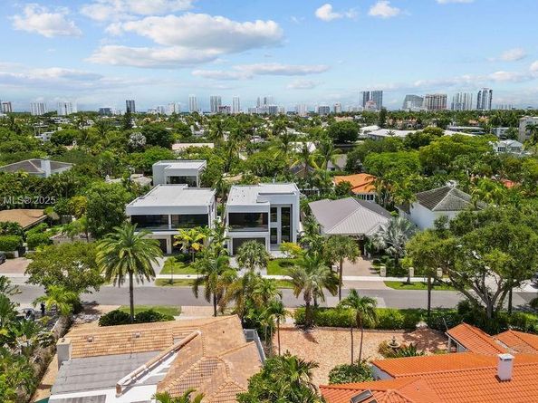618 NE 17th Way, Fort Lauderdale FL 33304