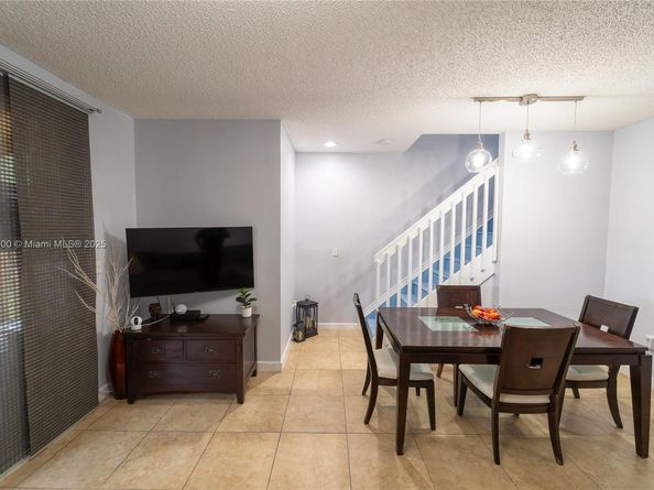 983 NE 42nd Pl, Homestead FL 33033