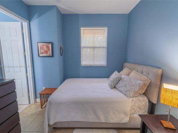 983 NE 42nd Pl, Homestead FL 33033