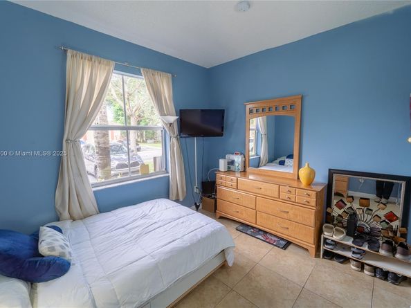 983 NE 42nd Pl, Homestead FL 33033