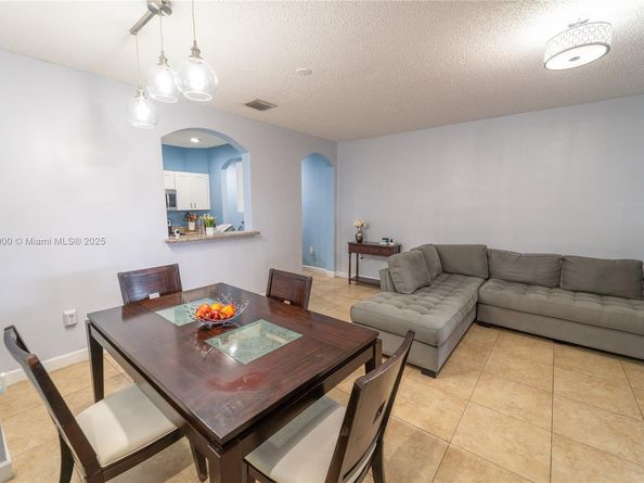 983 NE 42nd Pl, Homestead FL 33033