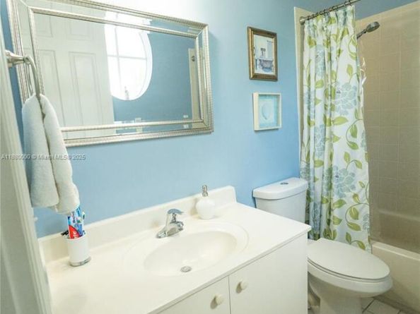 983 NE 42nd Pl, Homestead FL 33033