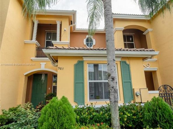 983 NE 42nd Pl, Homestead FL 33033