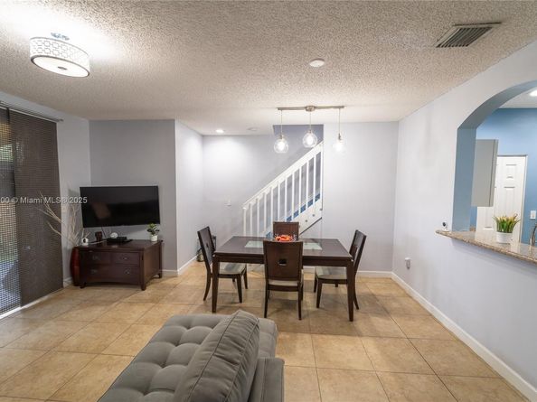 983 NE 42nd Pl, Homestead FL 33033