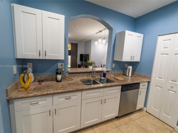 983 NE 42nd Pl, Homestead FL 33033