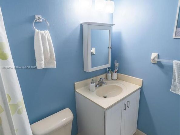 983 NE 42nd Pl, Homestead FL 33033