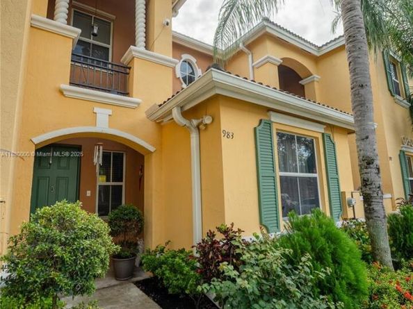 983 NE 42nd Pl, Homestead FL 33033