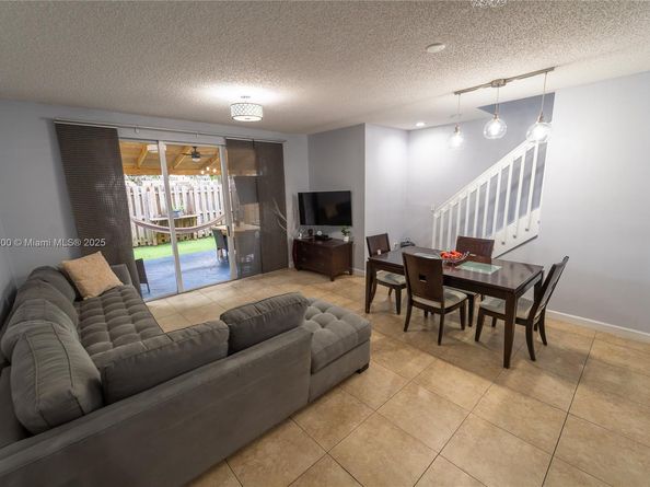 983 NE 42nd Pl, Homestead FL 33033