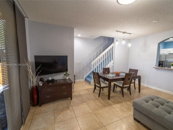 983 NE 42nd Pl, Homestead FL 33033