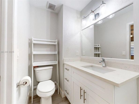 15805 W Waterside Cir 202, Sunrise FL 33326