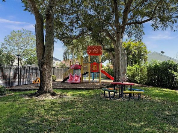 15805 W Waterside Cir 202, Sunrise FL 33326
