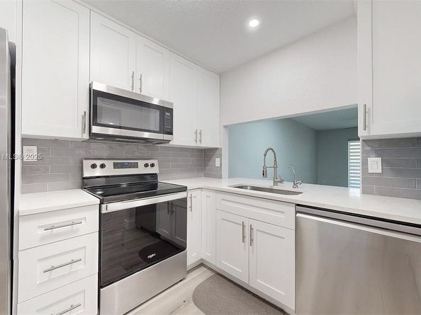 15805 W Waterside Cir 202, Sunrise FL 33326