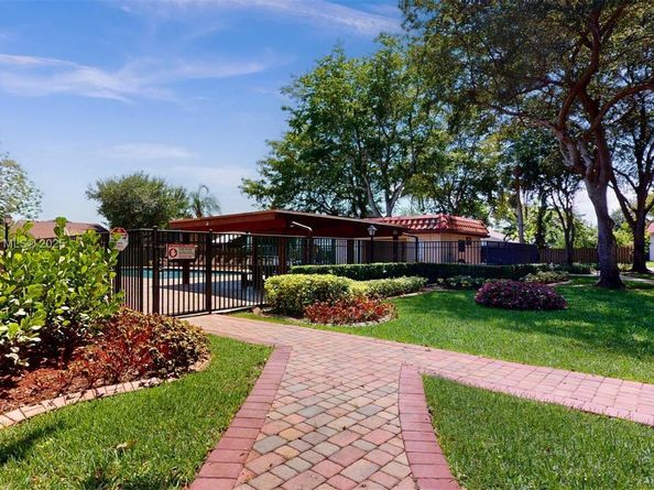 15805 W Waterside Cir 202, Sunrise FL 33326