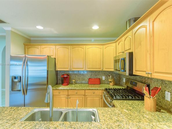 1383 NE 27th St, Pompano Beach FL 33064