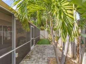 1383 NE 27th St, Pompano Beach FL 33064