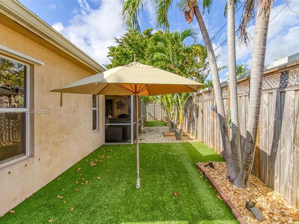 1383 NE 27th St, Pompano Beach FL 33064