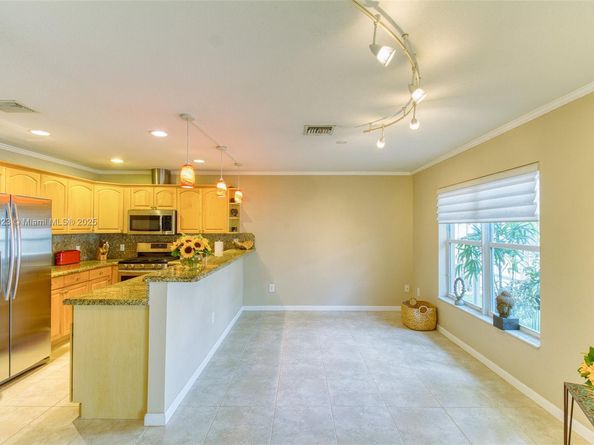 1383 NE 27th St, Pompano Beach FL 33064