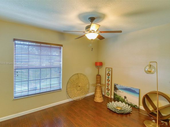 1383 NE 27th St, Pompano Beach FL 33064