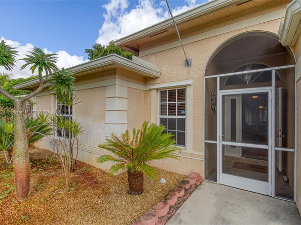 1383 NE 27th St, Pompano Beach FL 33064