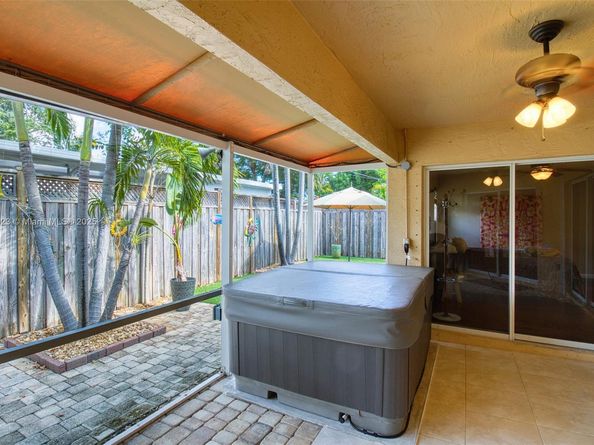 1383 NE 27th St, Pompano Beach FL 33064