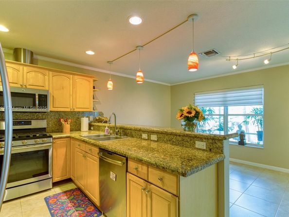 1383 NE 27th St, Pompano Beach FL 33064