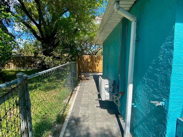 1420 SW 33rd Ct, Fort Lauderdale FL 33315