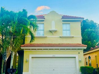 3772 NE 9th Ct