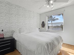 15842 NW 10th St, Pembroke Pines FL 33028