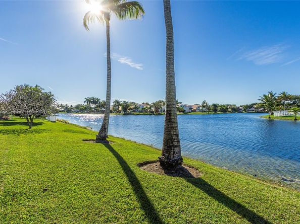 15842 NW 10th St, Pembroke Pines FL 33028