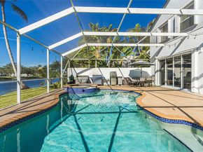 15842 NW 10th St, Pembroke Pines FL 33028