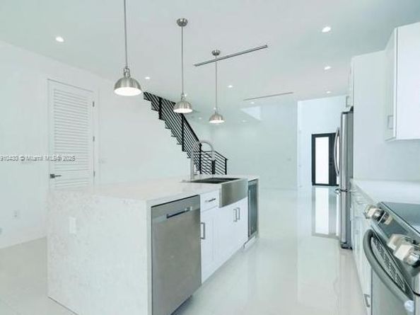 3024 SW 16th Ter 3024, Miami FL 33145