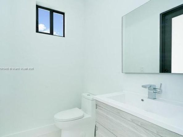 3024 SW 16th Ter 3024, Miami FL 33145