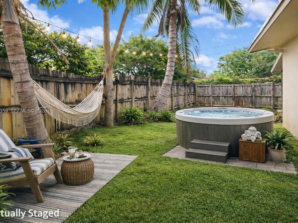 3042 NE 13th Ave, Oakland Park FL 33334