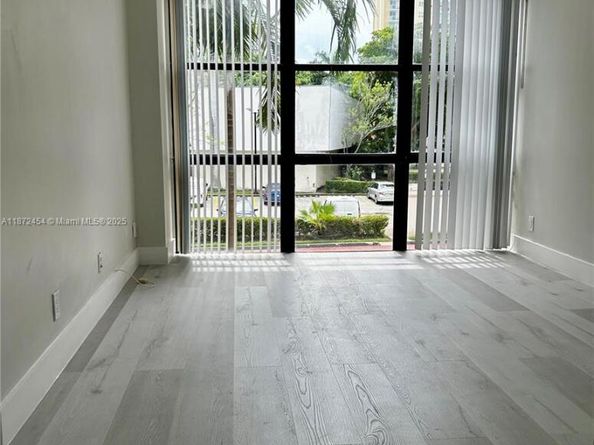 17021 N Bay Rd 216, Sunny Isles Beach FL 33160