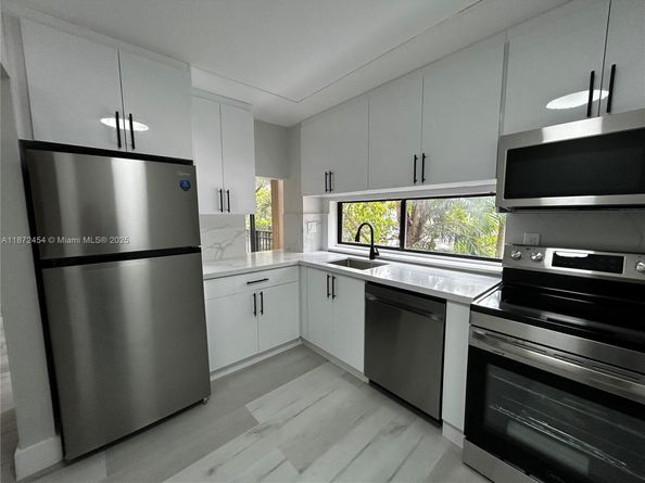 17021 N Bay Rd 216, Sunny Isles Beach FL 33160