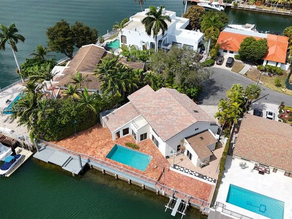 3226 NE 168th St, North Miami Beach FL 33160