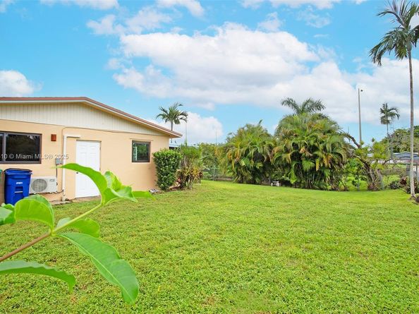 5201 SW 95th Ave, Cooper City FL 33328