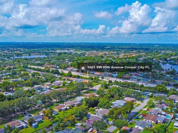 5201 SW 95th Ave, Cooper City FL 33328