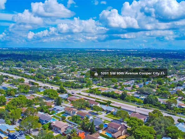 5201 SW 95th Ave, Cooper City FL 33328