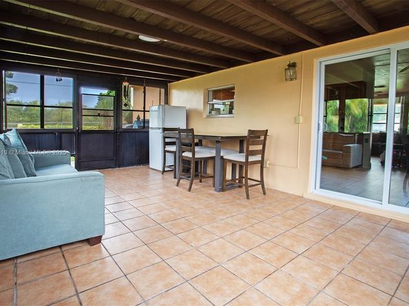 5201 SW 95th Ave, Cooper City FL 33328