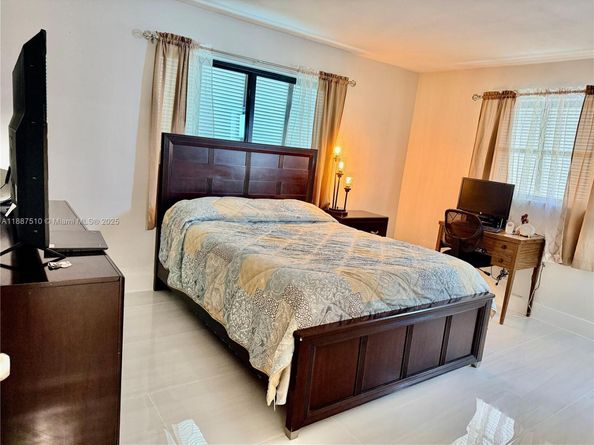 5201 SW 95th Ave, Cooper City FL 33328