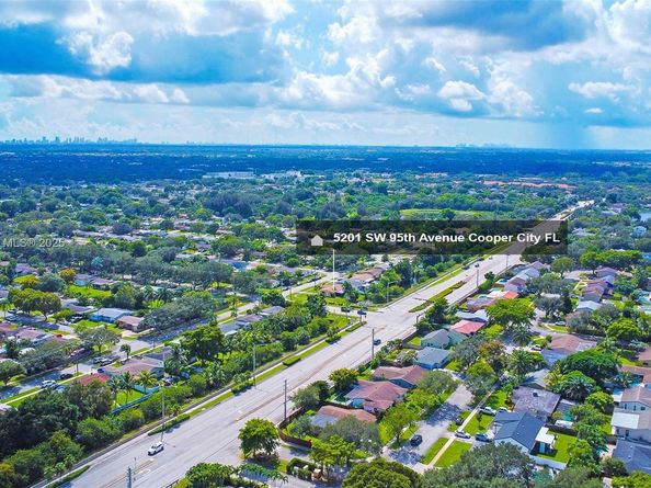 5201 SW 95th Ave, Cooper City FL 33328