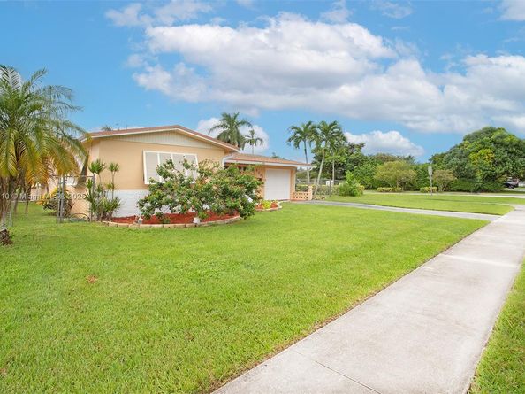 5201 SW 95th Ave, Cooper City FL 33328