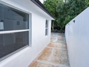 2600 NW 108th St, Miami FL 33167