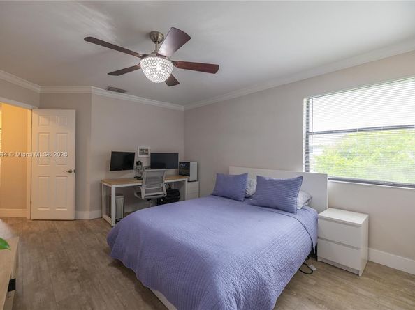 10527 NW 6th St, Pembroke Pines FL 33026